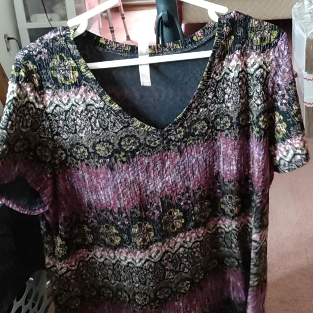White Stag women's plus size 2XL short sleeved v neck top